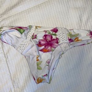 Frankie’s bikinis bottoms